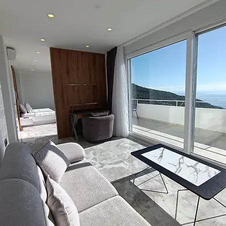 Luxury By The Coast *