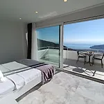 Holiday home Luxury By The Coast *