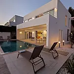 Holiday home Luxury By The Coast *