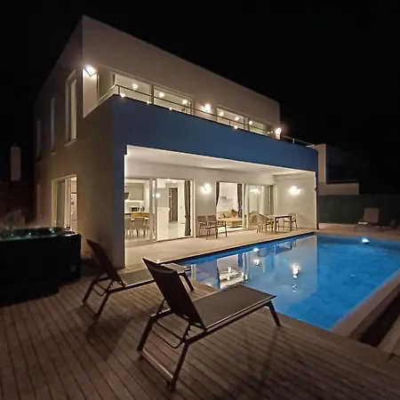 Luxury By The Coast Сasa de vacaciones *