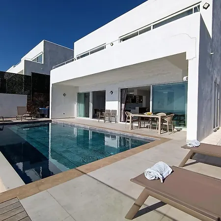 Luxury By The Coast Semesterbostad