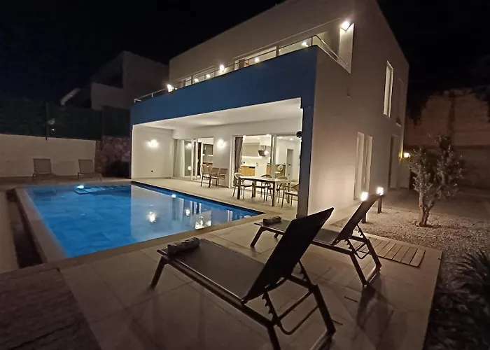 Luxury By The Coast *